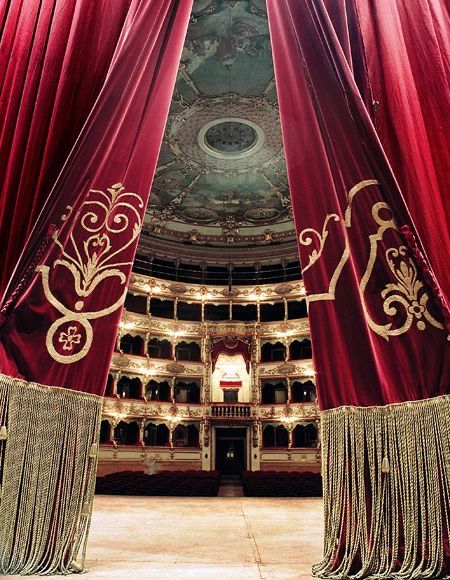 Theatre Academia, Theatrical Scenery, Hamilton Wallpaper, Theatre Curtains, A Night At The Opera, Theatre Life, Curtain Call, Red Curtains, Opera Singers