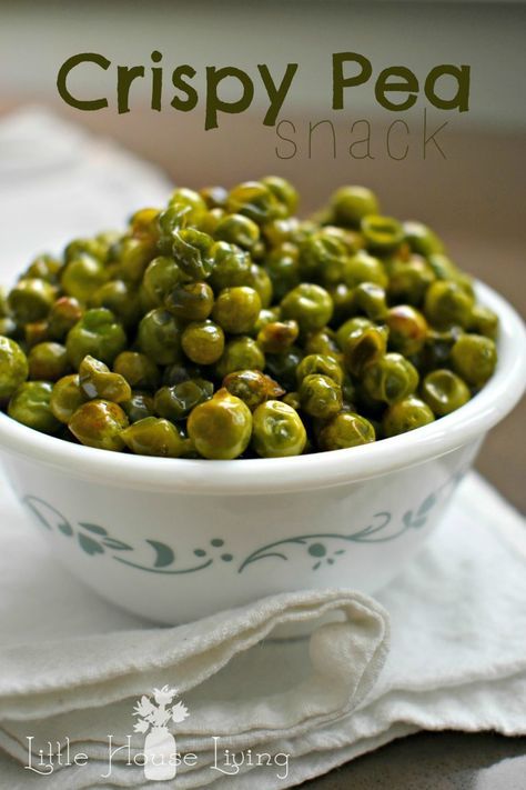 Crispy Pea Snacks Can Peas Recipe, Pea Snacks, Pumpkin Risotto, Raw Vegan Diet, Cheap Clean Eating, Vegetable Snacks, Asparagus Recipes, Pea Recipes, Fresh Asparagus