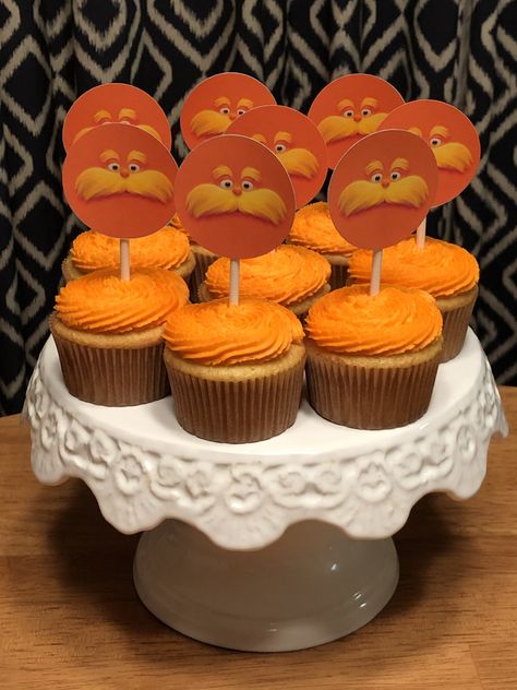 The Lorax Cupcakes, Lorax Birthday Party Ideas, Lorax Party Ideas, Lorax Wedding, Lorax Cupcakes, Whimsical Bakery, Nature Dessert, Dr Seuss Cupcakes, Garfield Party