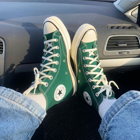 Converse Haute, Aesthetic Converse, Converse Aesthetic, Trendy Shoes Sneakers, Dr Shoes, Green Converse, Outfits With Converse, Hype Shoes, Blue Stars