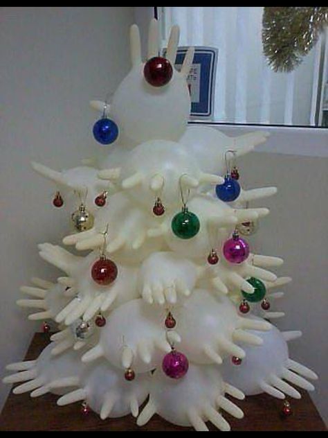 increíble para un laboratorio!! Unusual Christmas Trees, Funny Christmas Tree, Nordland, Real Christmas Tree, A White Christmas, Nurse Christmas, Office Christmas, Noel Christmas, Xmas Tree