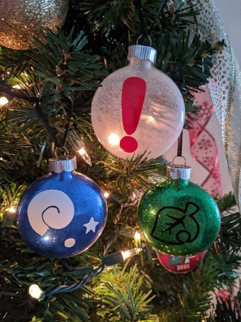 Anime Christmas Ornaments Diy, Nerdy Tree Topper, Geeky Christmas, Animal Crossing Christmas Ornaments, Animal Crossing Ornament, Dungeons And Dragons Christmas Tree, Nerdy Christmas Ornaments, Nintendo Crafts, Nerdy Christmas