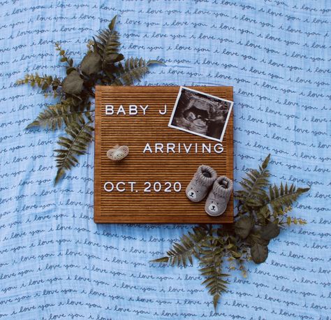 Online Pregnancy Announcement, Baby Announcement Flat Lay, Flat Lay Pregnancy Announcement, Pregnancy Announcement Flat Lay, Subtle Pregnancy Announcement, Pregnant Announcement, Second Pregnancy Announcements, Announcing Pregnancy, Announcement Photoshoot