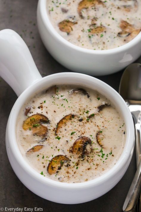 Creamy Mushroom Soup (Keto, Low Carb, GF) Easy Mushroom Soup, Homemade Mushroom Soup, Bologna Recipes, Keto Mushrooms, Mushroom Soup Recipe, Cream Of Tomato Soup, Keto Soups, Creamy Mushroom Soup, Mushroom Soup Recipes