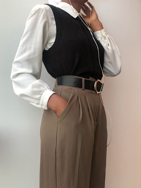 What to wear to work, everyday easy outfit, brown pleated pants, black best, black belt with gold buckle, white long sleeve shirt. Classy smart wear. Winter and fall outfit inspo #darkacademia #darkacademiaaesthetic #classyoutfitsforwomen #workwear Pleated Pants Outfit, Long Sleeve Shirt Outfits, Vest Outfits For Women, What To Wear To Work, Smart Wear, Belt With Gold Buckle, Outfit Brown, Classy Outfits For Women, Outfit Classy