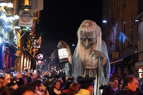 Photos of Halloween 2016 - The AtlanticA member of street performance troupe Macnas participates in their 30th anniversary during the Halloween parade called Savage Grace in Galway, Ireland, on October 30, 2016. Savage Grace, Halloween History, Halloween Parade, Sky Garden, Halloween 2016, Irish Art, Photo Boards, Halloween 2018, Next Fashion