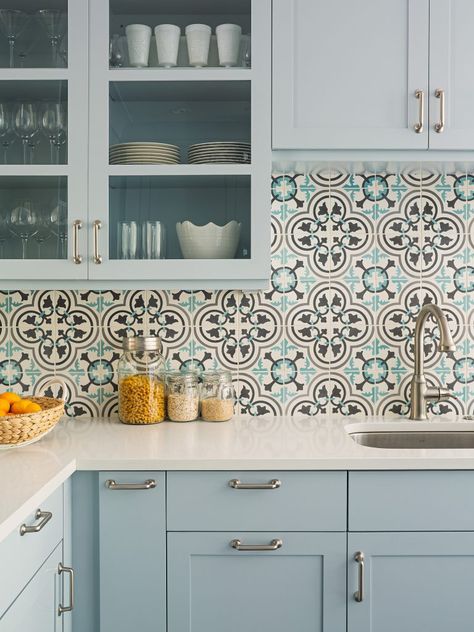 Kitchen Backsplash Ideas Farmhouse, Cement Tile Backsplash, Backsplash White, Trendy Kitchen Backsplash, Kabinet Dapur, Fresh Kitchen, Backsplash Tiles, Blue Cabinets, Kitchen Wall Tiles