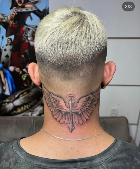 Kneck Tattoos, Back Of Neck Tattoo Men, Wing Neck Tattoo, Cross Tattoo Neck, Sacred Geometry Tattoos, Tattoos Owl, Tattoos Feather, Tattoos Lion, Tattoos Dotwork