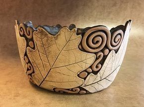 Coil Pottery, Handmade Pottery Bowls, Leaf Bowl, Pottery Handbuilding, Leaf Bowls, Tanah Liat, Clay Bowl, Slab Pottery, Hand Built Pottery