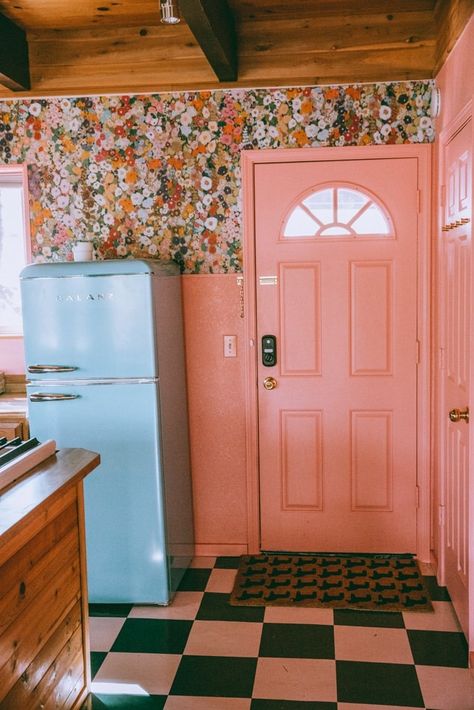 My pink kitchen makeover - from drape to colorful and all without a major renovation! I loved my retro kitchen and turned it into a cool pink kitchen with floral wallpaper. I kept my wood cabinets instead of doing pink cabinets but did pink walls and pink floral wallpaper. It was cheaper to not do pink subway tiles and instead use paint and retro appliances to add color to my shabby pink kitchen. Kitchen With Pink Backsplash, Vintage Pink Kitchen, Pink Kitchen Walls, Pink Kitchen Cabinets, Pink Cabinets, Pink Floral Wallpaper, Black Backsplash, Retro Appliances, Painted Kitchen Cabinets Colors