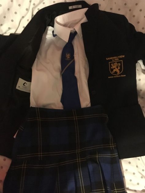 Institute Le Rosey, Le Rosey School Aesthetic, Le Rosey School Uniform, Private School Uniform Outfits, School Uniform Uk, Uniform Aesthetic, British School Uniform, Private School Uniforms, School Core