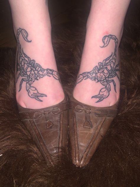 scorpion foot tattoos & pointed toe kitten heels Scorpion Foot Tattoo, Vintage Kitten Heels, Scorpion Tattoos, Tattoo On Foot, Moon Woman, Pointed Toe Kitten Heels, Vintage Kitten, Scorpio Tattoo, Foot Tattoos For Women