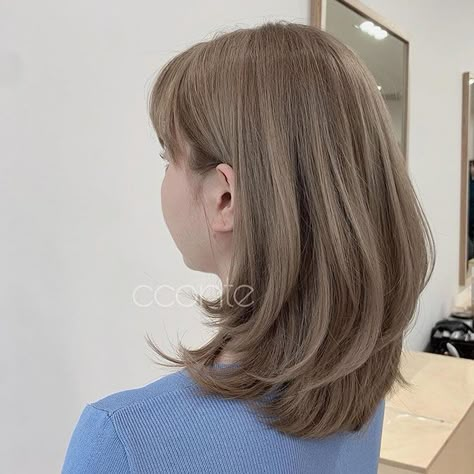 Korean Hair Color, Ash Hair Color, Hair Color Options, Short Hair Tutorial, Shot Hair Styles, Haircuts For Medium Hair, Haircuts Straight Hair, Hair Inspiration Color, Hair Inspo Color