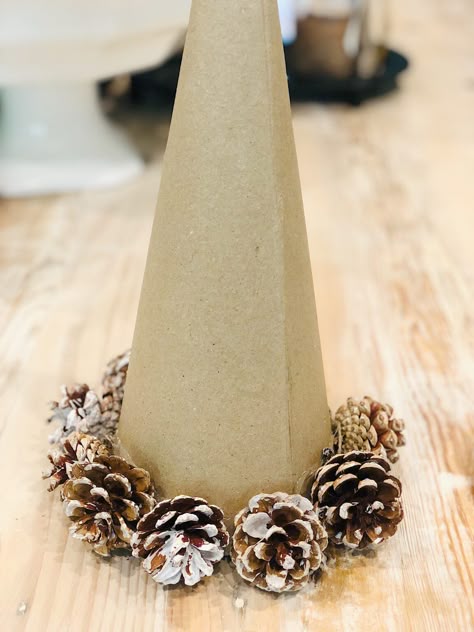 Holiday Table Decor Ideas, Pinecone Christmas Tree, Pinecone Tree, Pine Cone Christmas Decorations, Pine Cone Tree, Pinecone Crafts Christmas, Pinecone Christmas, Holiday Table Decor, Pine Cone Christmas Tree