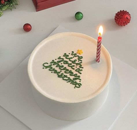 Minimalist Christmas Cake, Christmas Cake Aesthetic, Oven Ideas, Cake Decorating Frosting, Sweet Cookies, Christmas Mood, Christmas Cake, Mini Cakes, Christmas Desserts