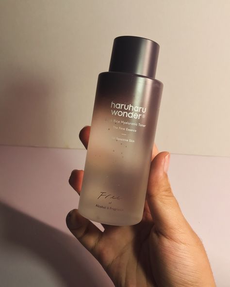 Haru Haru Wonder Toner!💙 ✨ It has a lightweight and watery consistency that absorbs quickly into the skin, leaving it feeling plump and refreshed. The addition of niacinamide, adenosine, and hyaluronic acid helps to further enhance the skin’s moisture barrier, improve skin texture, and reduce the appearance of fine lines and wrinkles. This toner is perfect for all skin types and can be used daily as a part of your skincare routine. @haruharuwonder_philippines @haruharuwonder_official #ugc ... Haru Haru Wonder, Ugc Photos, Improve Skin Texture, Fine Lines And Wrinkles, Skin Texture, Improve Skin, All Skin Types, Hyaluronic Acid, Skincare Routine