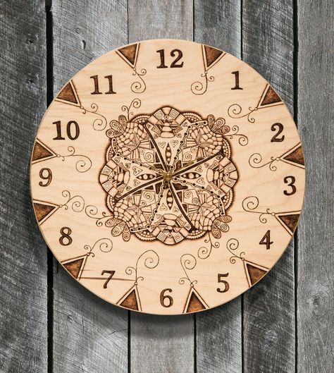 Practice your pen strokes and shading with this pyro-tangle wall clock in Pyrography Spring 2016. Order a copy of Pyrography Spring 2016 at http://woodcarvingillustrated.com/blog/the-spring-2016-pyrography-special-issue-is-available-now/ Pyrography Designs, Wood Burn Designs, Pyrography Patterns, Woodburning Projects, Pyrography Art, Wood Burning Crafts, Wood Burning Patterns, Clock Art, Wood Carving Patterns