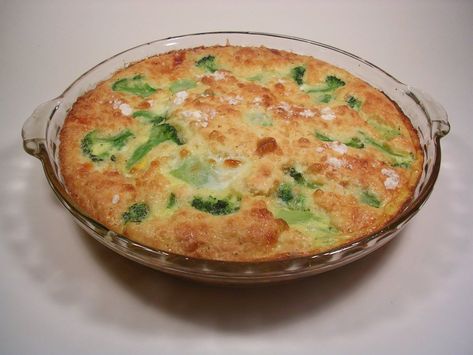 The hugely popular Bisquick Impossible Quiche of yesteryear disappeared when our diets shifted in the 1980s from old-fashioned comfort food to a more modern sensibility. Join me in my search to find and make this retro family favorite. Recipe With Bisquick, Bisquick Impossible Quiche Recipe, Breakfast Quiche Recipe, Ham Quiche Recipe, Impossible Quiche, Impossible Pies, Ham Quiche, Gluten Free Baking Mix, Breakfast Quiche Recipes