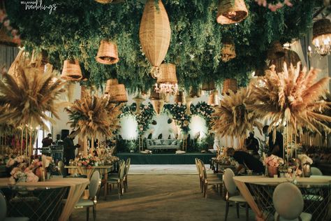 African Inspired Wedding Reception, Nigerian Wedding Decor Ideas, Edo Traditional Wedding Decoration, Igbo Wedding Decoration, Nigerian Engagement Decorations, Bohemian Themed Wedding, Nigerian Wedding Venues, Yoruba Traditional Wedding Decor, African Wedding Reception Decor