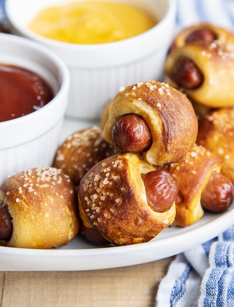 Pretzel Pigs In A Blanket, Pig Shots Recipe, Keto Pigs In A Blanket, Pig Shots, Cheese Dipping Sauce, Pretzel Dogs, Pretzel Dough, Hot Dog Toppings, Mini Pretzels