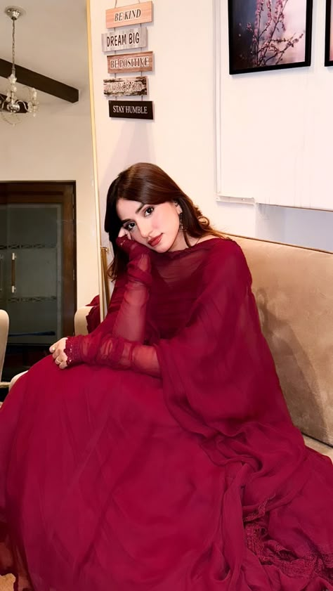 Fancy Anarkali Dress, Red Kameez Shalwar, Poses In Anarkali Suit, Anarkali Poses Aesthetic, Anarkali Dress Photo Poses, Frocks Neck Designs, Aishwarya Rai Anarkali, Anarkali Aesthetic, Red Shalwar Kameez