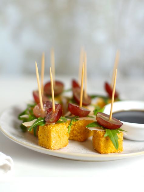 Parmesan Polenta Bites. A bite-size canapé perfect for the festive season, topped with grape and rocket. Stick Appetizers, Polenta Bites, Best Party Ideas, Parmesan Polenta, Christmas Canapes, How To Cook Polenta, Nibbles For Party, Ideas For Food, Food On Sticks