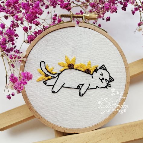 Cat DIY Embroidery Kit-Pet Embroidery Kit-Animal Pattern-Beginner Friendly-Birthday Gift-Hoop Art-Home Decor-gift to her-flower embroidery Cat Embroidery Ideas, Embroidery Cat Patterns, Kitten Embroidery, Cute Cat Embroidery, Cats Embroidery, Pet Embroidery, Embroider Ideas, Cat Embroidery Design, Clothes Embroidery Diy