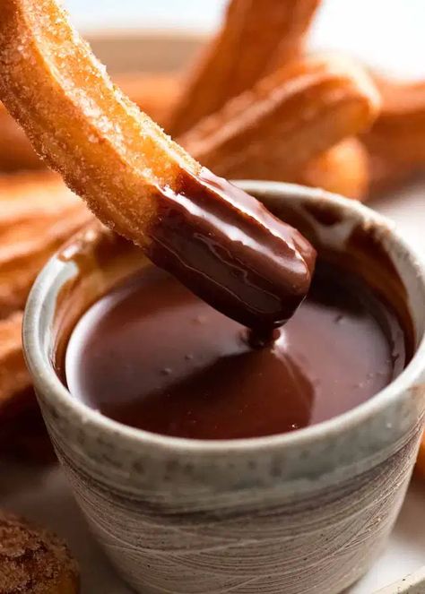 Dipping churros into chocolate sauce Spanish Churros Recipe, Argentina Recipes, Churros Con Chocolate, Bakery Sweets, Chocolate Dipping Sauce, Churros Recipe, Recipetin Eats, Recipe Tin, Cheese Cookies