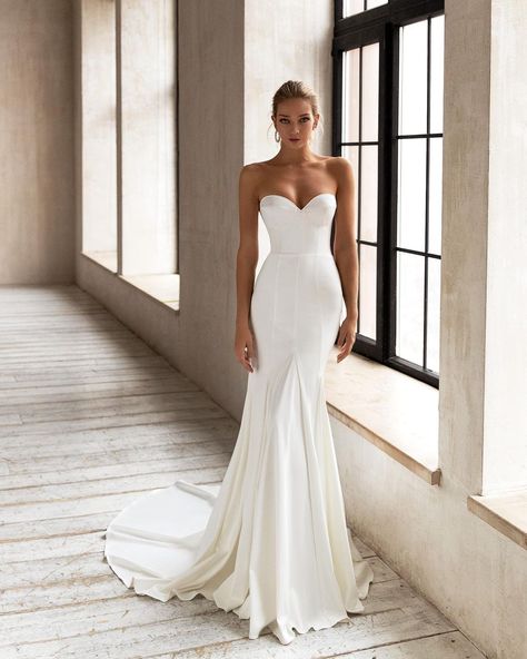 Eva Lendel | Wedding dresses on Instagram: “Ohio, Attele Bridal @attelebridal Trunk Show Dates: 5.11-16.11 Attele Bridal 3219 TREMONT ROAD UPPER ARLINGTON OHIO phone: +1…” Satin Wedding Dress Mermaid Fitted Bodice, Elegant Wedding Dress Sweetheart Neckline, Mesh Wedding Dress Sheer, All White Satin Wedding Dress, Classic Halter Wedding Dress, Size 6 Wedding Dress, Rimless Wedding Dress, Large Skirt Wedding Dress, Corset Mermaid Wedding Dress With Straps