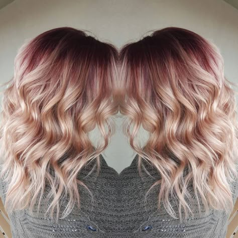 Burgundy Roots Blonde Hair, Blonde Hair With Red Roots, Red Roots Blonde Hair Balayage, Red Shadow Root Blonde, Shadow Root Red Hair, Copper Roots Blonde Ends, Pink Shadow Root, Burgundy And Blonde Hair, Red Roots Blonde Hair