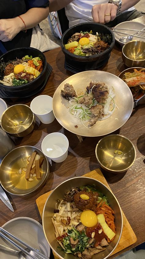 Gogung Suragan: possibly the best bibimbap in Jeonju - Tofu V Travels Dolsot Bibimbap, Fresh Kimchi, Bibimbap Recipe, Dish Warmer, Lunch Hour, Korean Snacks, Marinated Beef, Korean Food, Food Store