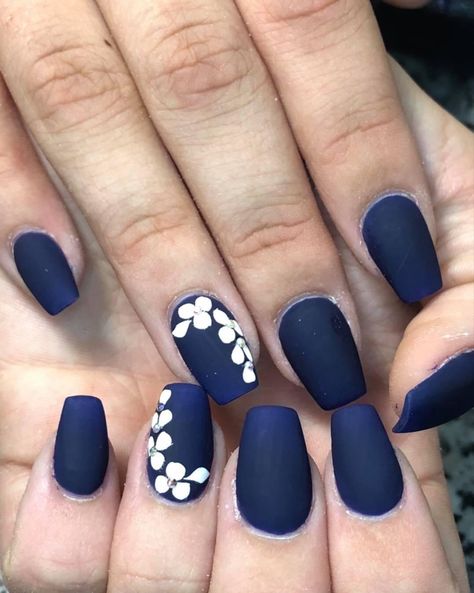 Navy Blue Nails With White Flowers, Dark Blue Nail Ideas Acrylic Coffin, Navy Nails With Flowers, Navy Blue Lavender Silver Wedding, Navy Blue And White Nail Ideas, Navy Blue And Peach Nails, Dark Blue Nail Designs Short, Navy Blue Prom Nails Short, Nail Design Dark Blue