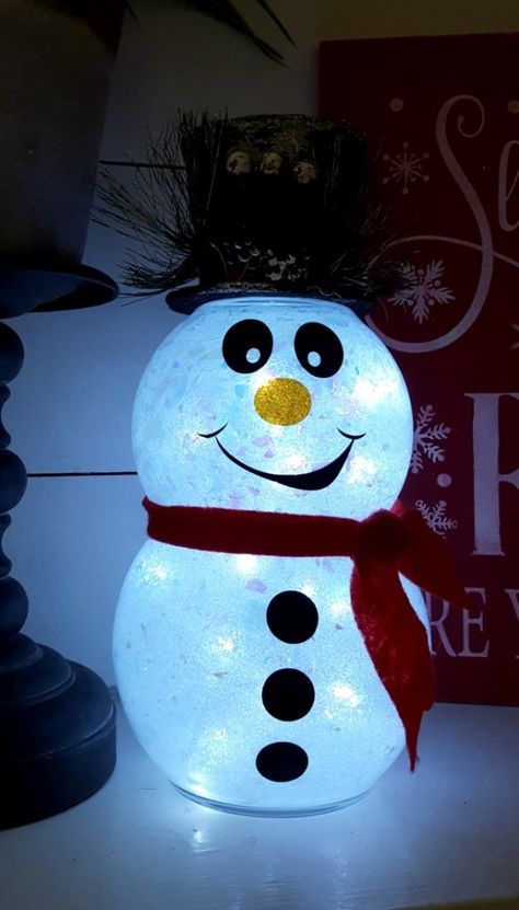 Fishbowl Snowman, Lighted Snowman, Diy Snowman Decorations, Diy Snowman Ornaments, Diy Schneemann, Snowman Crafts Diy, Dollar Tree Christmas Decor, Dollar Store Christmas Crafts, Cricut Christmas Ideas