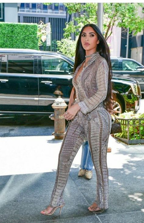 Estilo Kim Kardashian, Kim Kardashian Outfits, Trip To Nyc, Kim K Style, Kardashian Outfit, Kim Kardashian Style, Spider Girl, She Left, Kardashian Style