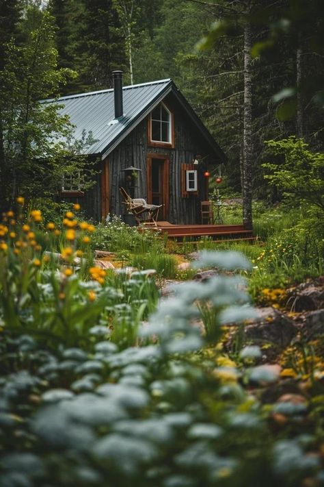 Rustic Cabin Exterior Ideas to Inspire Your Retreat Log Cabin Design Ideas, Woodland Home Exterior, Wood Cabin Exterior, Lake Cabin Exterior, Cabin Exterior Ideas, Rustic Cabin Exterior, Farmhouse Cabin Decor, Cabin Building, Green House Exterior