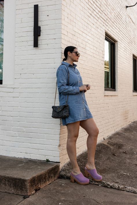 Swing denim dress worn with purple leather clogs for an everyday outfit. Clogs With Dresses, Live My Best Life, Clogs Outfits, Kendi Everyday, Minimalist Outfits, Clogs Outfit, My Best Life, Chambray Dress, Everyday Outfit