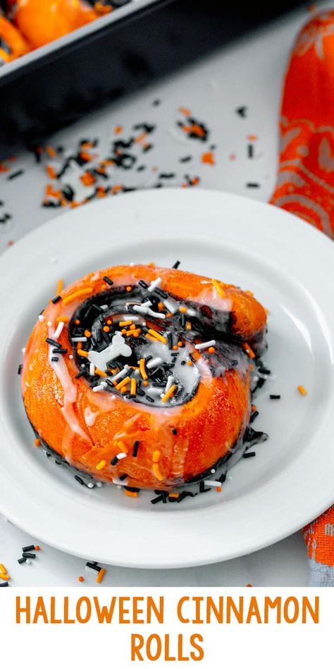 Colorful Cinnamon Rolls, Halloween Cinammon Roll, Spooky Cinnamon Rolls, Cinnamon Rolls Halloween, Halloween Cinnamon Rolls, Halloween Rolls, Spooky Breakfast, Halloween Catering, Halloween Breakfast Ideas