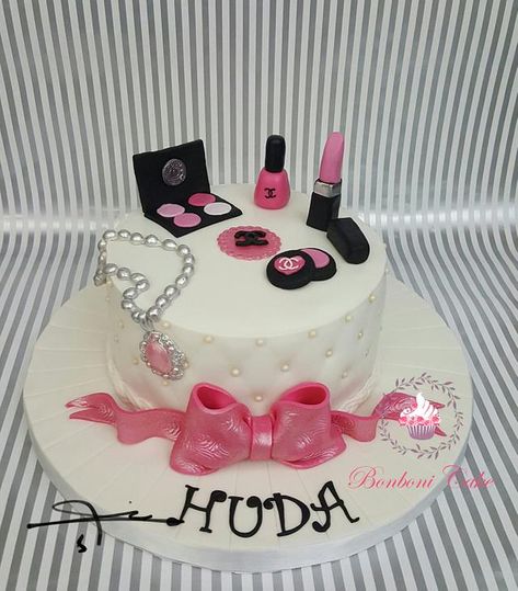 Salon Cake Ideas, Make Up Cakes Birthdays Girly, Makeup Birthday Cakes, Fashionista Cake, Birthday Cake Tutorial, 6th Birthday Cakes, Silhouette Cake, Girly Cakes, Cake Decorating With Fondant