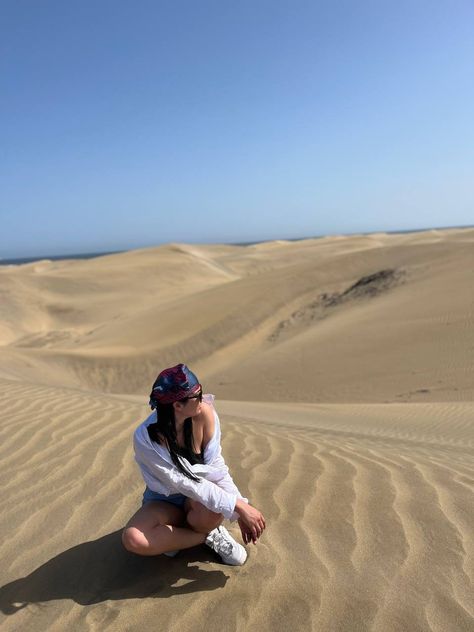 Chica cubana en el desierto. Dunas de Maspalomas, Gran Canaria Gran Canaria Outfits, Travel Spain, Foto Ideas Instagram, Spain, Ootd, Travel, Quick Saves, Instagram, Maspalomas