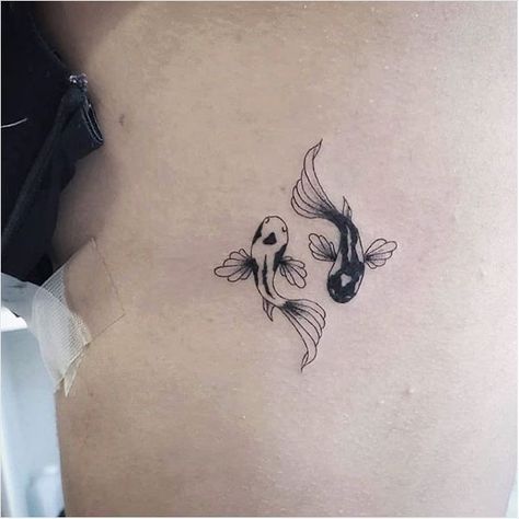 Small Fish Tattoos, Pretty Tattoo, Tattoo Red, Red Tattoo, Pisces Tattoos, Inspiration Tattoos, Koi Fish Tattoo, Fish Tattoo, Stylist Tattoos