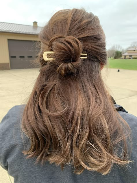 French Hair Aesthetic, French Pin Curly Hair, French Hair Pins Hairstyles, French Hair Accessories, French Pins Hairstyles, French U Pin Hairstyles, French Hair Clip, French Clip Hairstyles, How To Use French Hair Pins