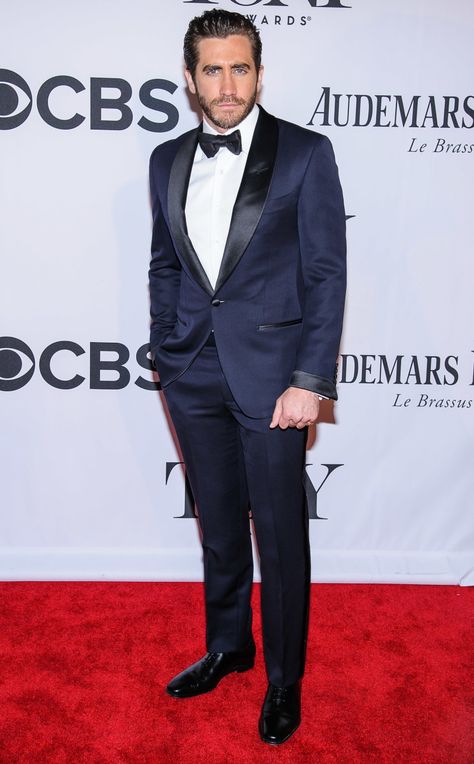 Jake Gyllenhaal in a midnight blue tuxedo at the 2013 Tony Awards Navy Tuxedo Wedding, Blue Prom Suit, Blue Tuxedo Wedding, Navy Tuxedo, Midnight Blue Wedding, Bond Suits, Prom Tux, Blue Tux, Navy Tuxedos