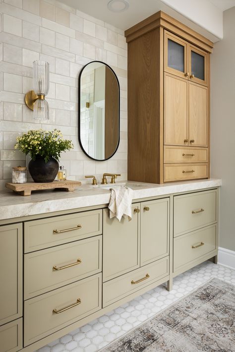 Bathroom of the Week: Warm Neutrals With a Curbless Shower Beige Bathroom Cabinet Ideas, Tan Granite Bathroom, Warm Transitional Bathroom, Beige Countertops Bathroom, Warm Neutral Bathroom Ideas, Beige Bathroom Cabinets, Warm Neutral Bathroom, Kitchen 2025, Full Overlay Cabinets