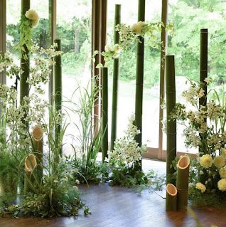 Bamboo Decor Ideas Wedding, Wedding Bamboo Decor, Bamboo Backdrop Wedding, Bamboo Wedding Decor, Floral Decoration Ideas, Bamboo Backdrop, Bamboo Centerpieces, Green Decor Ideas, Front Yard Halloween