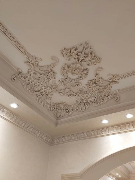 Ornate Ceiling Design, Luxury Mansions Interior, Baroque Decor, Interior Ceiling Design, House Ceiling Design, Ceiling Art, Ceiling Design Living Room, Ceiling Design Modern, Wall Decor Design