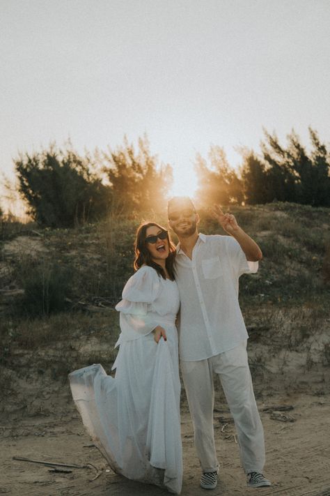 Save The Date Dress Ideas, Casual Pre Wedding Photoshoot, Beach Prewedding, Engagement Photo Shoot Beach, Prenup Shoot, Wedding Photo Session, Wedding Pose, Couples Pictures, Anniversary Photoshoot