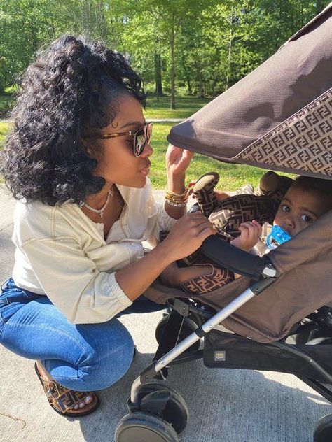 Mommiana. Mom and son Black Motherhood, Cute Black Babies, Moms Goals, Future Mommy, Beautiful Black Babies, Mommy Goals, Mommy And Son, Dream Family, Mommy Daughter