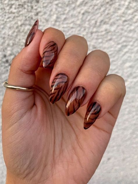 2023 Minimalist, Brown Chrome, Maquillage Yeux Cut Crease, Nails Brown, November Nails, Her Nails, Clean Bedroom, Brown Nails, Minimalist Nails