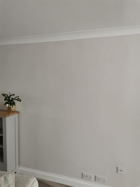 Dulux Nutmeg White Hallway, Nutmeg White Dulux Paint Bedroom, Minamilist Kitchen Design, Nutmeg White Bedroom, Nutmeg White Dulux Paint Living Rooms, Nutmeg White Dulux Paint, Dulux Neutral Colours, Dulux Paint Colours Living Room, Dulux Paint Colours White