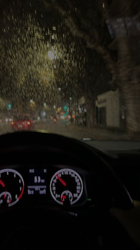 auto car rain lluvia aesthetic drive driving night music insta intsastory story historia Night Walk In Rain, Night Rain Car Snap Story, Night Drive Raining, Sunroof Car Aesthetic Night, Car Night Snapchat, Night Rain Car Snap, Night Rain Drive, Car In Rain Aesthetic, Night Driving Rain